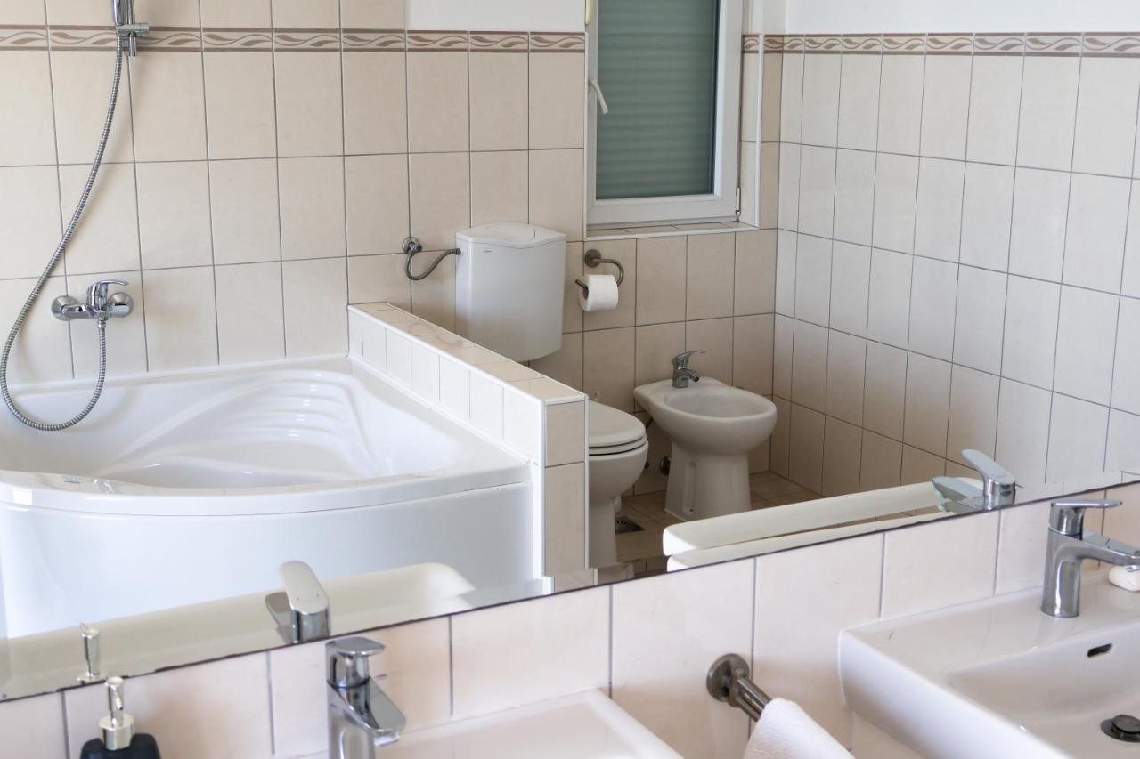 Apartman Klara Lumbarda Eksteriør billede